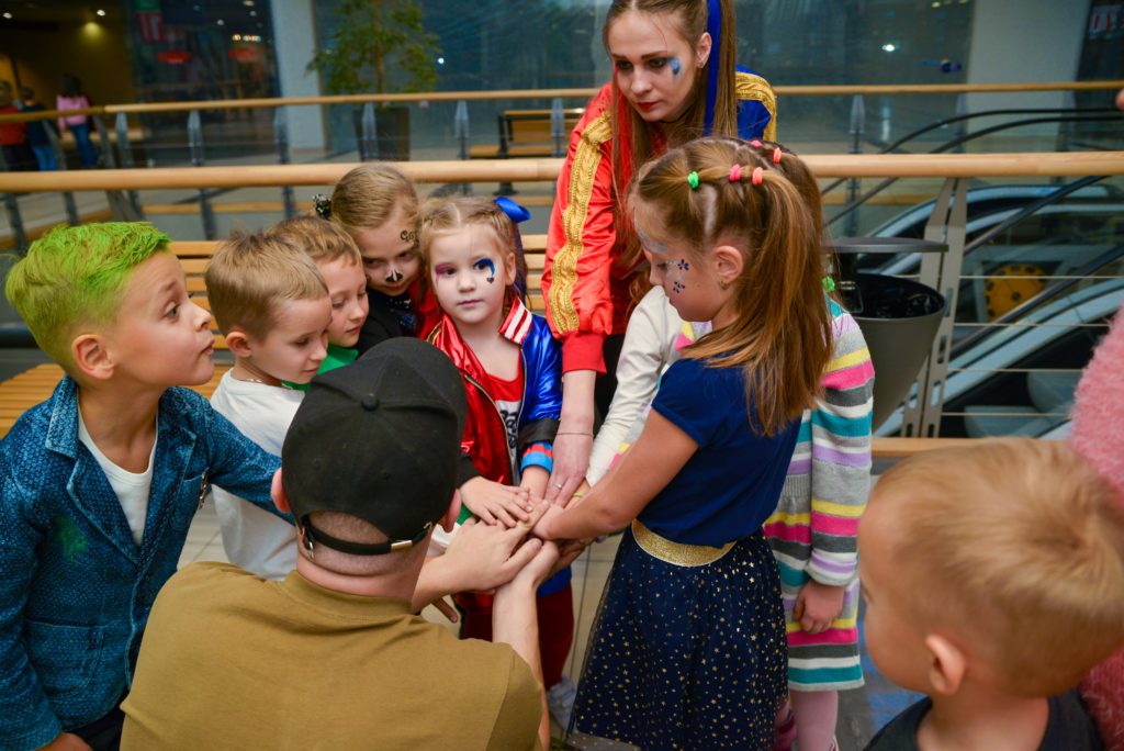 Харлі Квін в гостях у Family Quest — фото 5