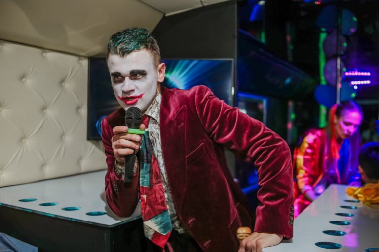 Харлі Квін та Джокер у квесті «на колесах»