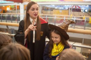 Квест по ТРЦ Cosmo Multimall з Гаррі Поттером та Гермионою