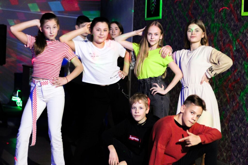 Неонова дискотека для дітей та підлітків — фото 4